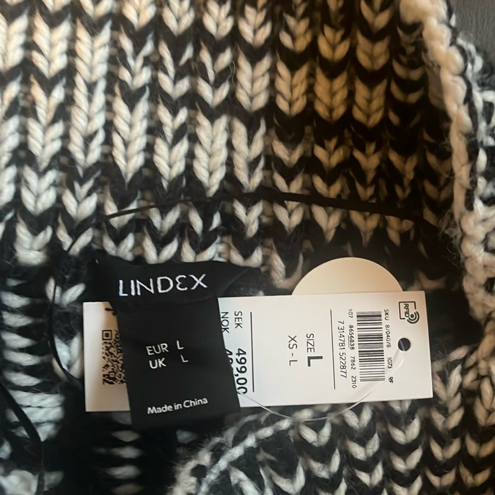 Cozy European sweater, size L, NWT, never worn, amazing quality